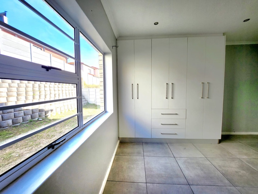 To Let 3 Bedroom Property for Rent in Lovemore Park Eastern Cape